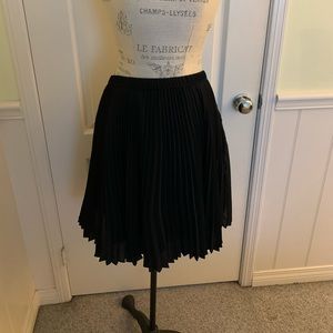 Black Banana Republic pleated skirt. Size 12